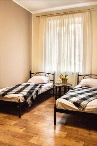 Хостелы hostel Koleso Одесса Кровать в общем номере с 4 кроватями-3